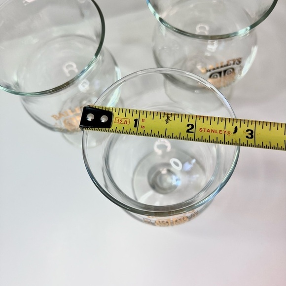 Baileys Irish Creme On The Rocks Stemmed Footed Celtic Knot Glasses Barware 3 - Picture 3 of 4